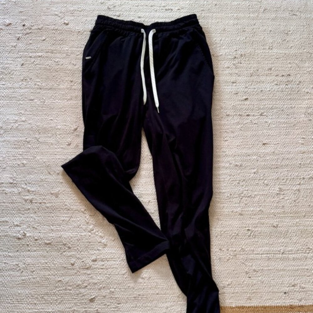 Vuori Ponto Performance Sweatpants in Black, Small